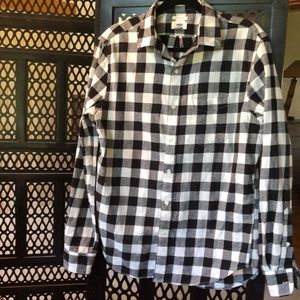 Old Navy black & white checkered long sleeve shirt